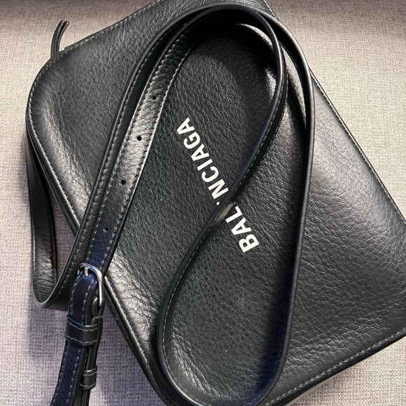 Balenciaga Everyday Small Camera Bag - Picture 5 of 6